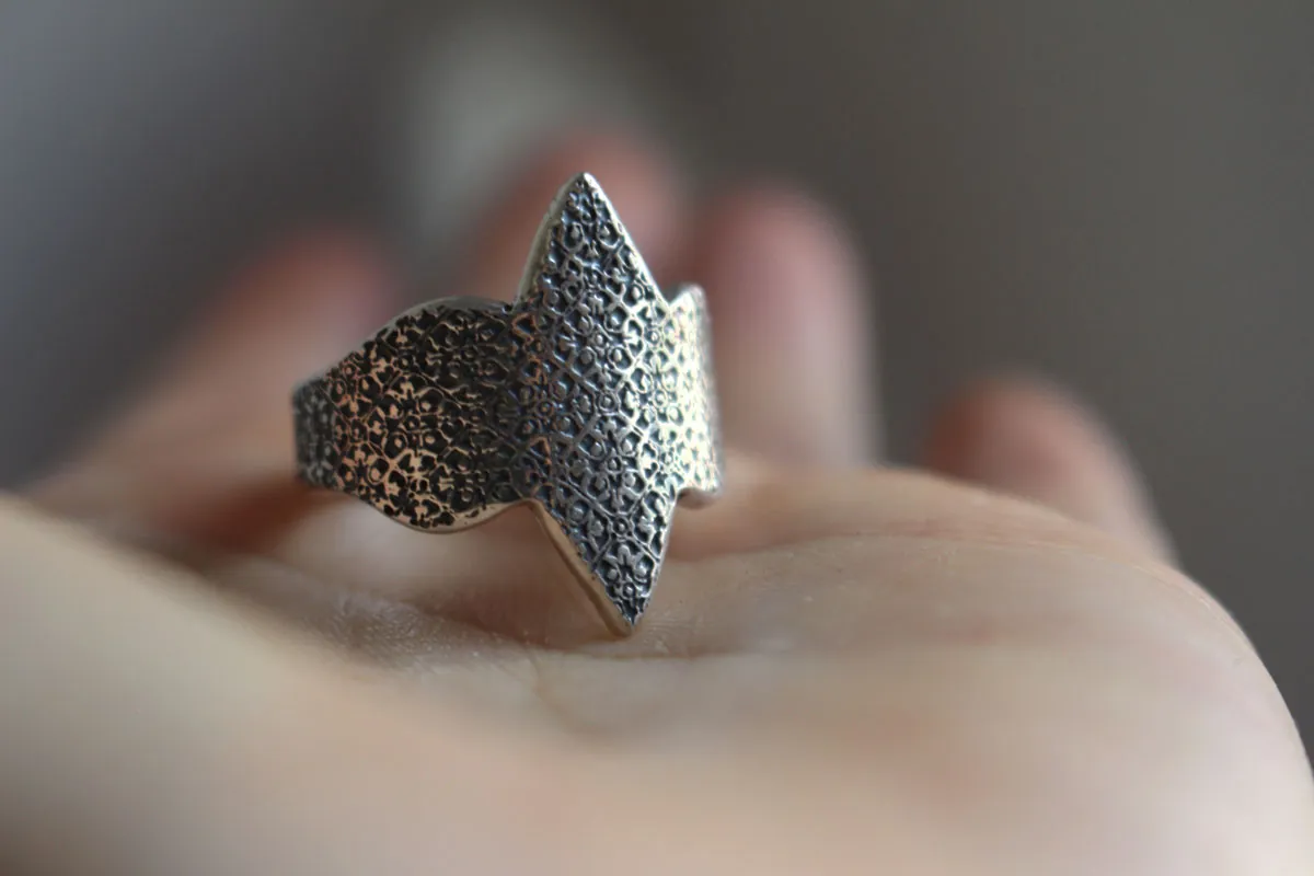 Guide, bague mosaïque en forme de marquise en argent