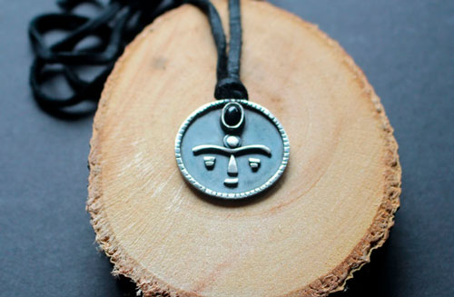 Gaia, collier masque africain tribal en argent et onyx