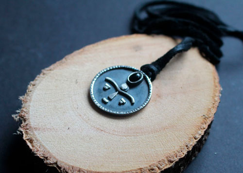 Gaia, collier masque africain tribal en argent et onyx