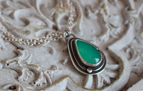 Goutte de chrysoprase, collier romantique en argent et chrysoprase