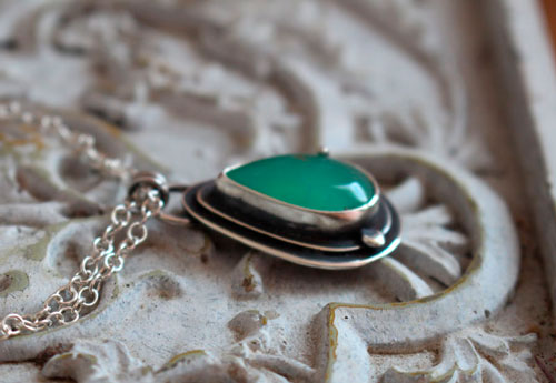 Goutte de chrysoprase, collier romantique en argent et chrysoprase