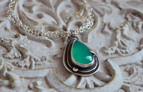 Goutte de chrysoprase, collier romantique en argent et chrysoprase