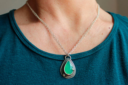 Goutte de chrysoprase, collier romantique en argent et chrysoprase