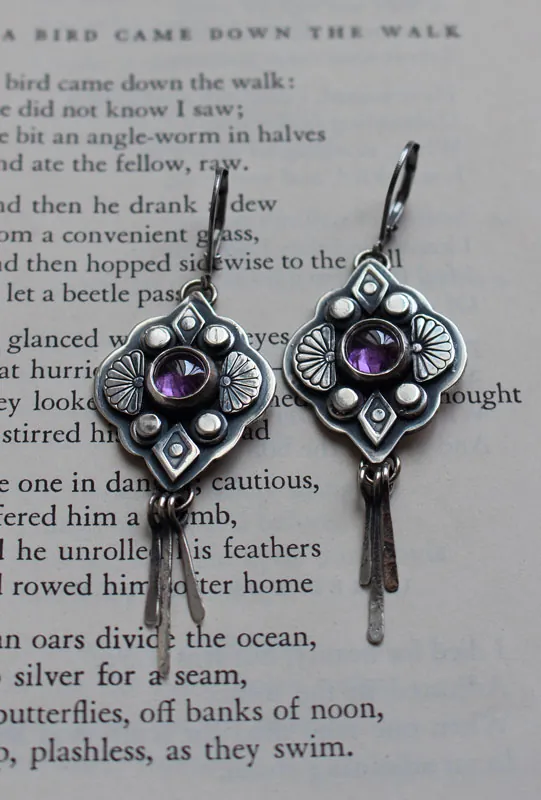 Hana, boucles d’oreilles fleur japonaise en argent et zircon violet
