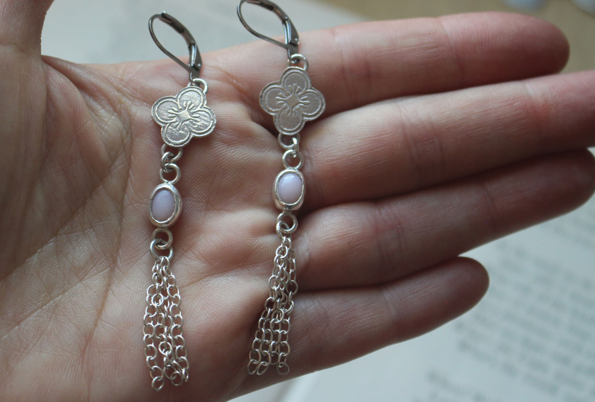 Hanami, boucles d’oreilles fleurs de cerisier en argent et opale rose