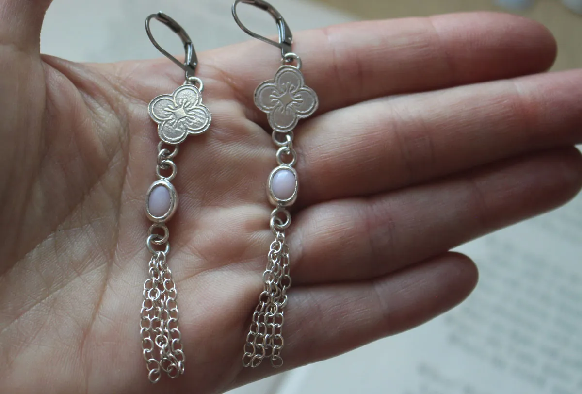Hanami, boucles d’oreilles fleurs de cerisier en argent et opale rose