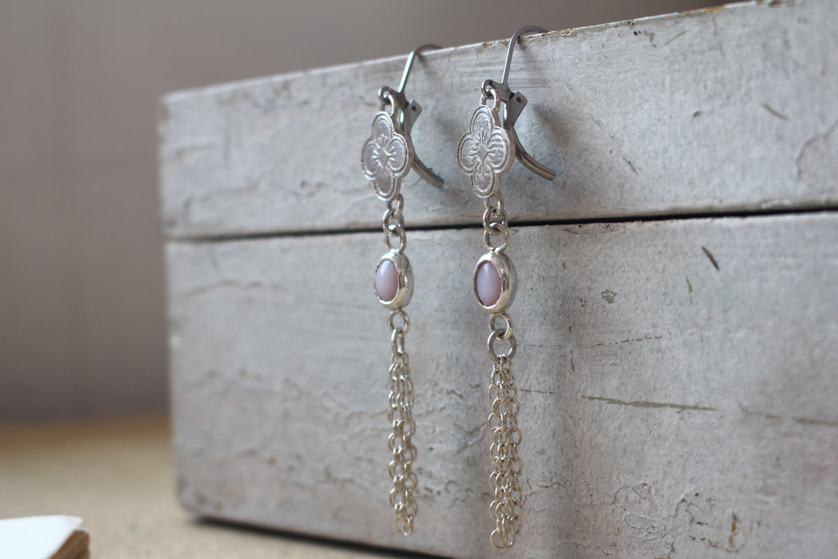 Hanami, boucles d’oreilles fleurs de cerisier en argent et opale rose