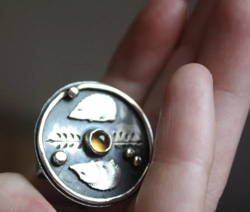 Hérisson d’automne, bague animal totem en argent et citrine