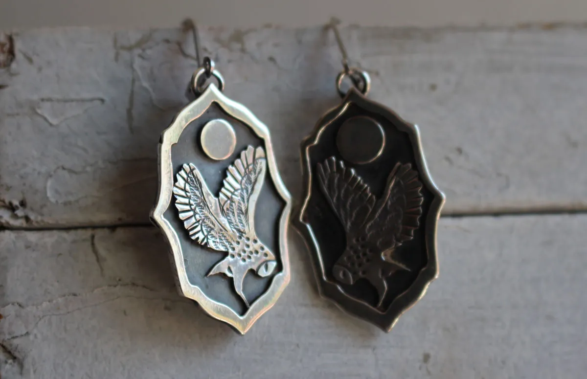 Hibou sous la lune, boucles d’oreilles veilleur de la nuit en argent