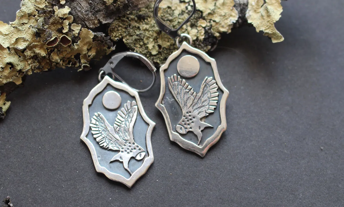 Hibou sous la lune, boucles d’oreilles veilleur de la nuit en argent