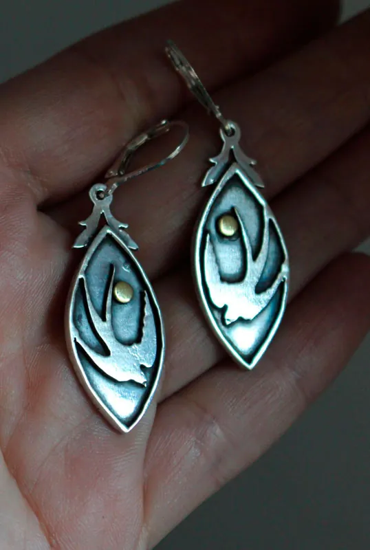 Hirondelle du printemps, boucles d’oreilles oiseau et soleil en argent et laiton