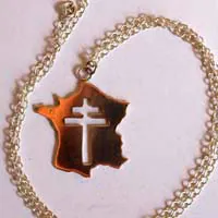 Histoire de France, pendentif carte de France et croix de Lorraine en argent