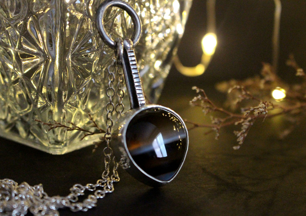 Horizon, collier soleil levant en argent et agate