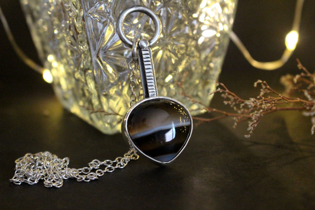 Horizon, collier soleil levant en argent et agate