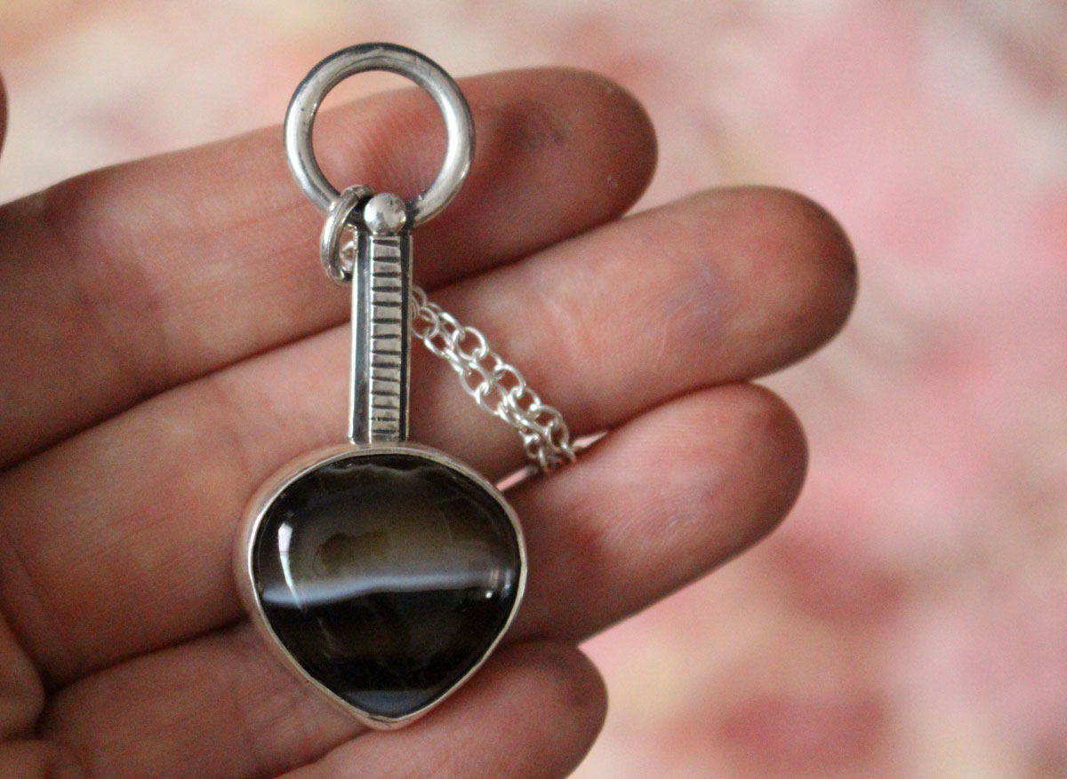 Horizon, collier soleil levant en argent et agate
