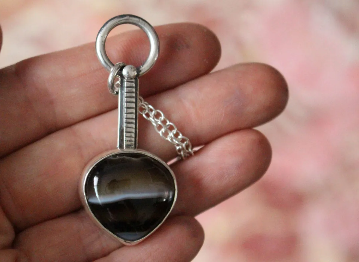 Horizon, collier soleil levant en argent et agate