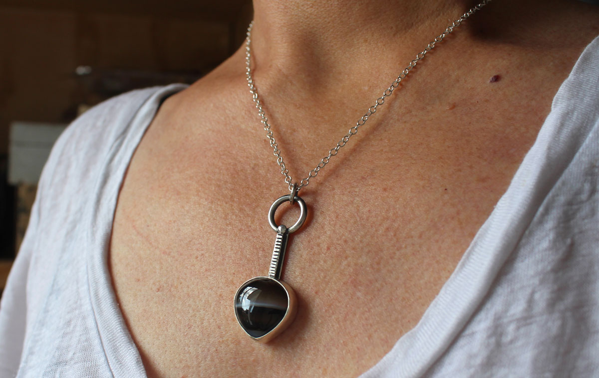 Horizon, collier soleil levant en argent et agate