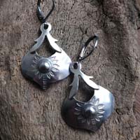 Halo lunaire, boucles d’oreilles lune baroque  en argent