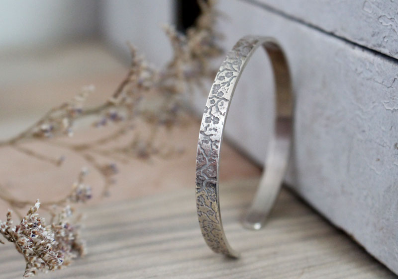 Haru, bracelet branches et fleurs de cerisier japonais en argent