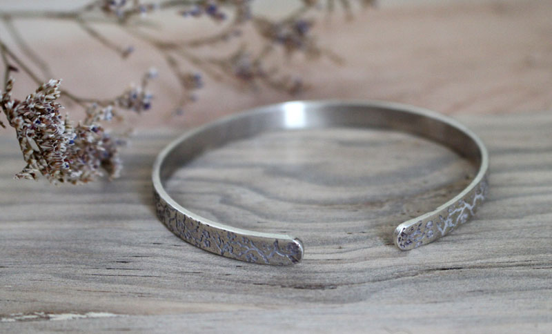 Haru, bracelet branches et fleurs de cerisier japonais en argent