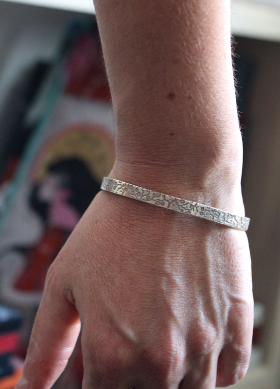 Haru, bracelet branches et fleurs de cerisier japonais en argent