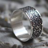 Helorian, bague gravée fleur médiévale en argent