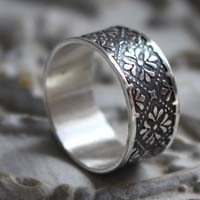 Helorian, bague gravée fleur médiévale en argent