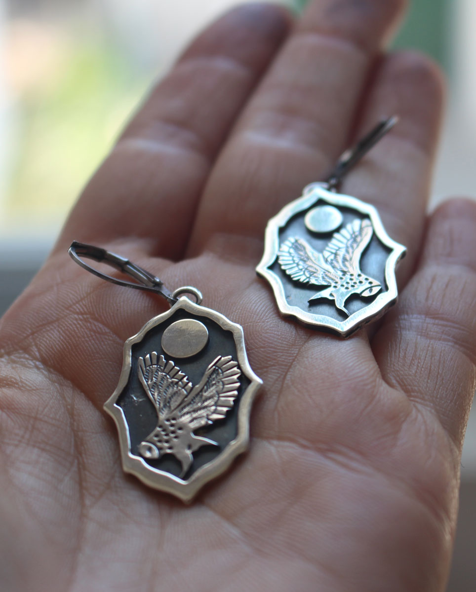 Hibou sous la lune, boucles d’oreilles veilleur de la nuit en argent