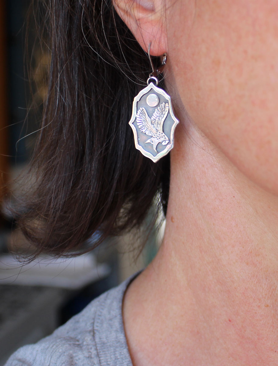 Hibou sous la lune, boucles d’oreilles veilleur de la nuit en argent