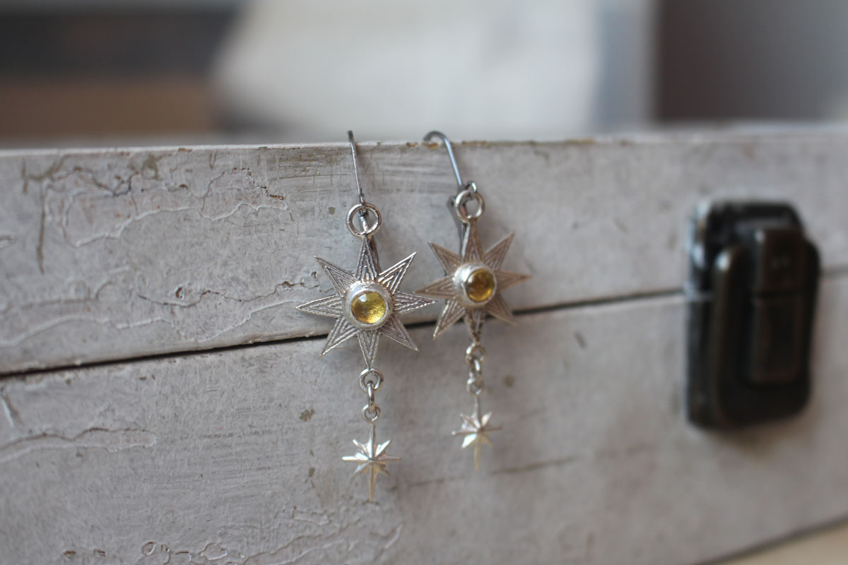 Ishtar, boucles d’oreilles étoile mésopotamienne en argent et zircon jaune