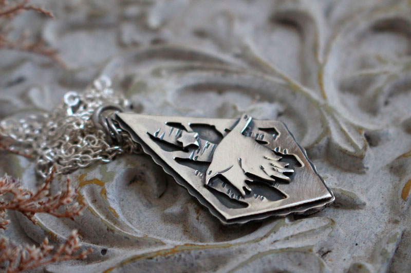 Instinct, collier corbeau en argent