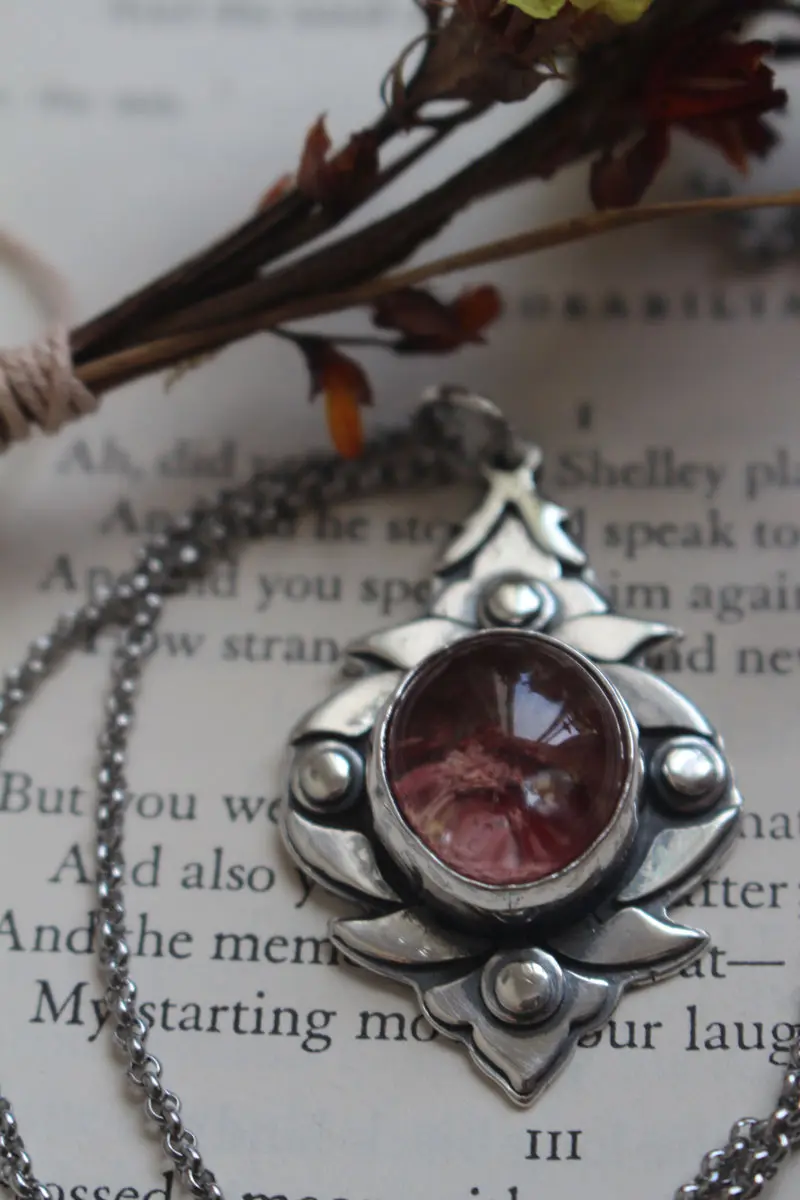 Jardin de mousse, pendentif baroque en argent et quartz fantôme