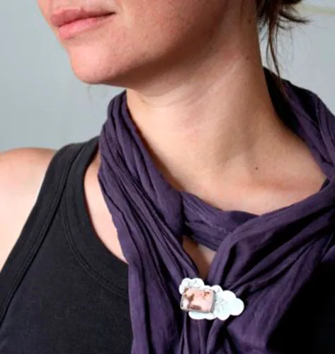 Jioni, broche coucher de soleil en argent et agate océan rose