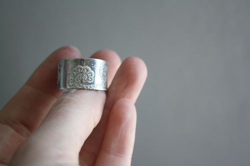 Jasmin d&rsquo;hiver, bague fleur indienne, motif cachemire en argent