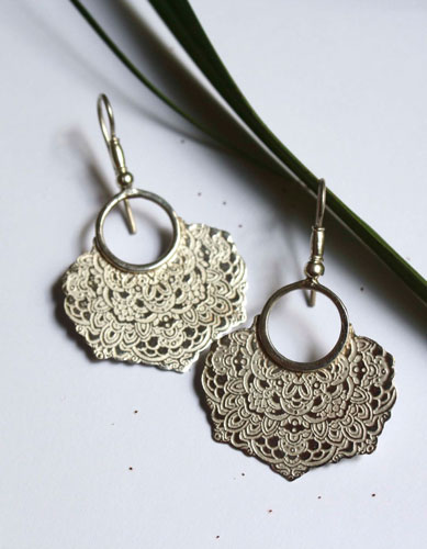 Jessamine, boucles d’oreilles fleur orientale en argent