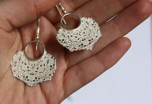 Jessamine, boucles d’oreilles fleur orientale en argent