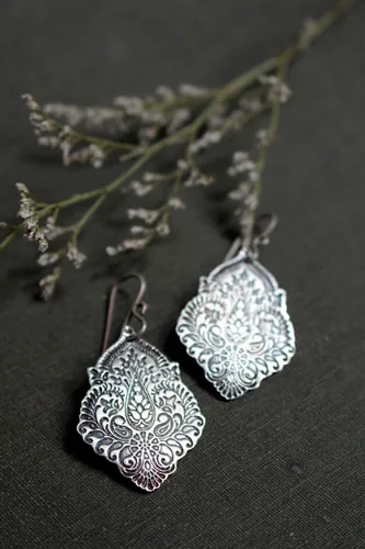 Kanan, boucles d’oreilles florales baroques en argent