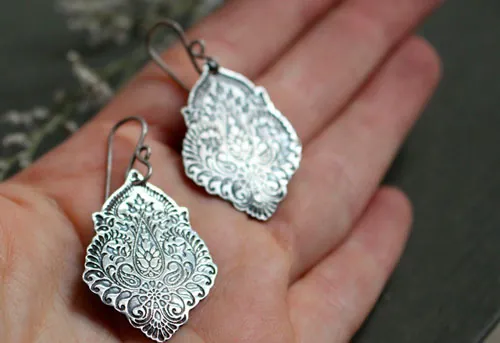 Kanan, boucles d’oreilles florales baroques en argent