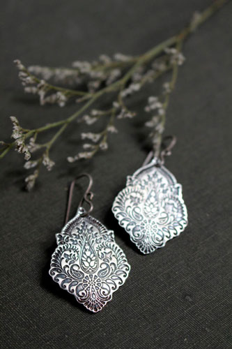 Kanan, boucles d’oreilles florales baroques en argent