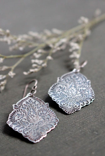 Kanan, boucles d’oreilles florales baroques en argent