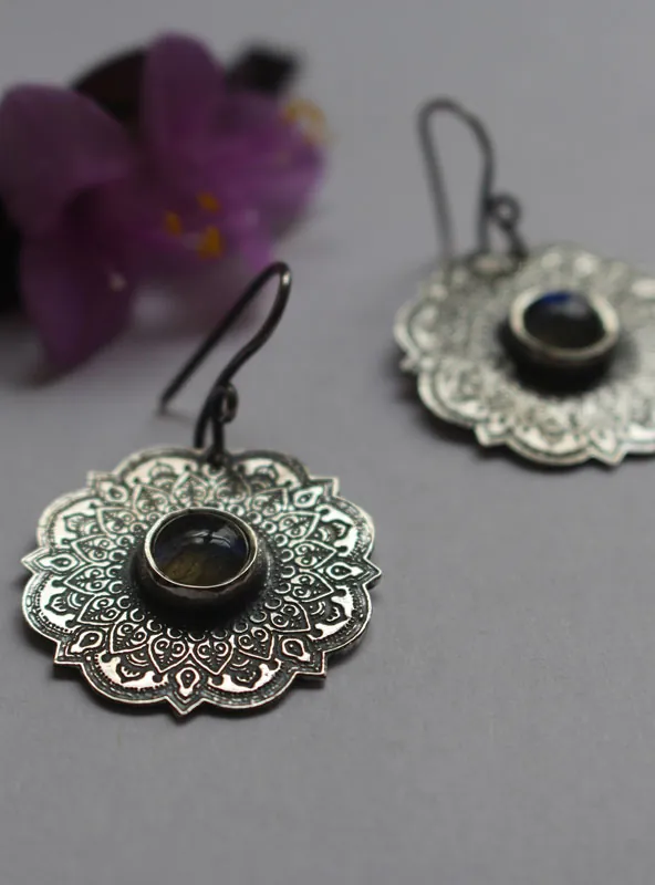 L’air, boucles d’oreilles mandala aérien en argent et labradorite