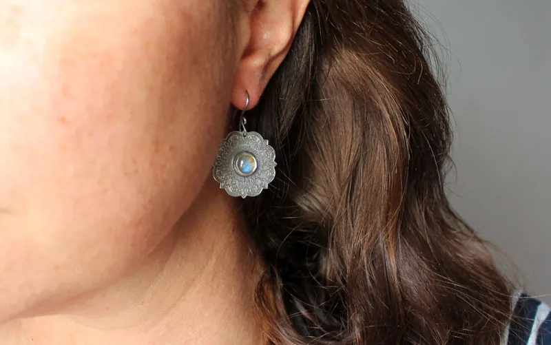 L’air, boucles d’oreilles mandala aérien en argent et labradorite