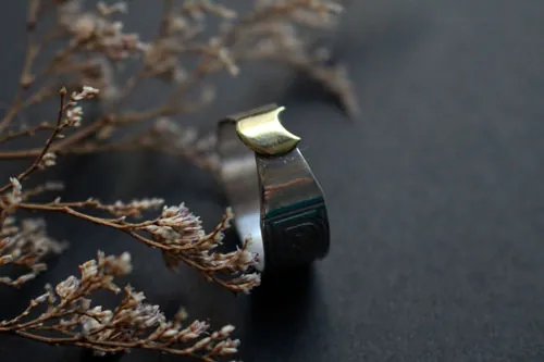 L’anneau de la druidesse, bague lune celtique en argent et laiton