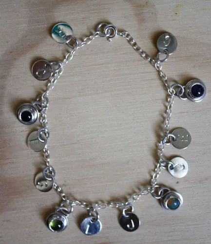L’arbre de Jessé, bracelet souvenir de famille en argent améthyste, opale et péridot