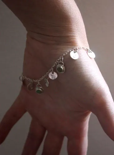 L’arbre de Jessé, bracelet souvenir de famille en argent améthyste, opale et péridot