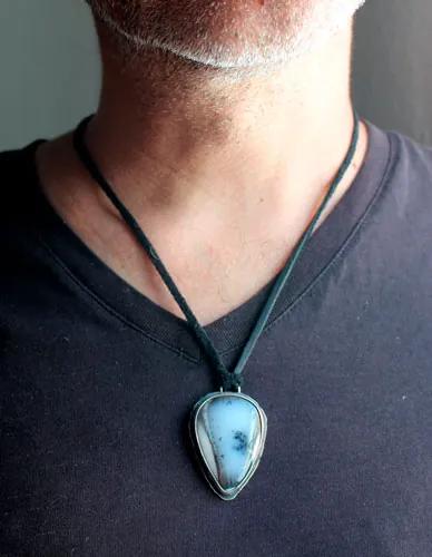 L’arbuste sur la falaise, pendentif bonsaï en argent et agate dendritique