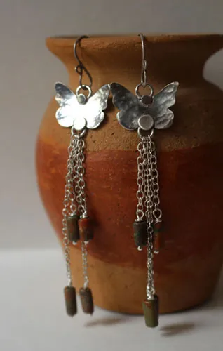 L’effet papillon, boucles d’oreilles science et interaction en argent et unakite
