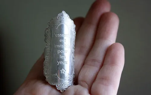 L’essentiel, bague citation du Petit Prince de Saint-Exupéry en argent