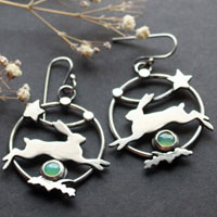 L’étoile du lièvre, boucles d’oreilles esprit insouciant en argent et chrysoprase