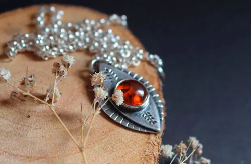 L’oeil de la nature, collier automne féerique en argent et ambre